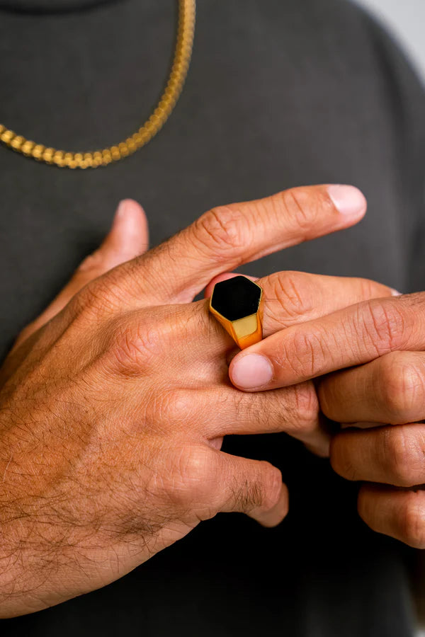 Anel Hex Ônix Banhado a Ouro 18k ANEL 88 Blueen Store 