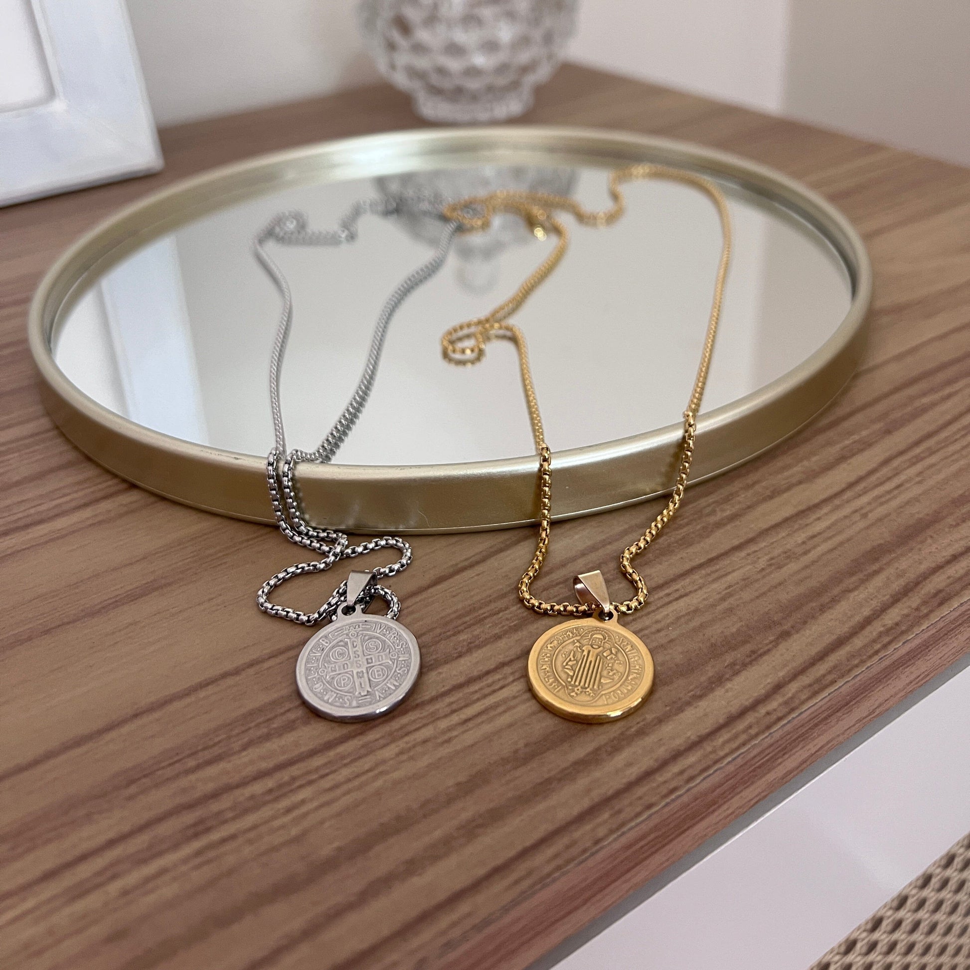 Colar Medalha São Bento Banhado Ouro 18k COLAR 11 Blueen Store 