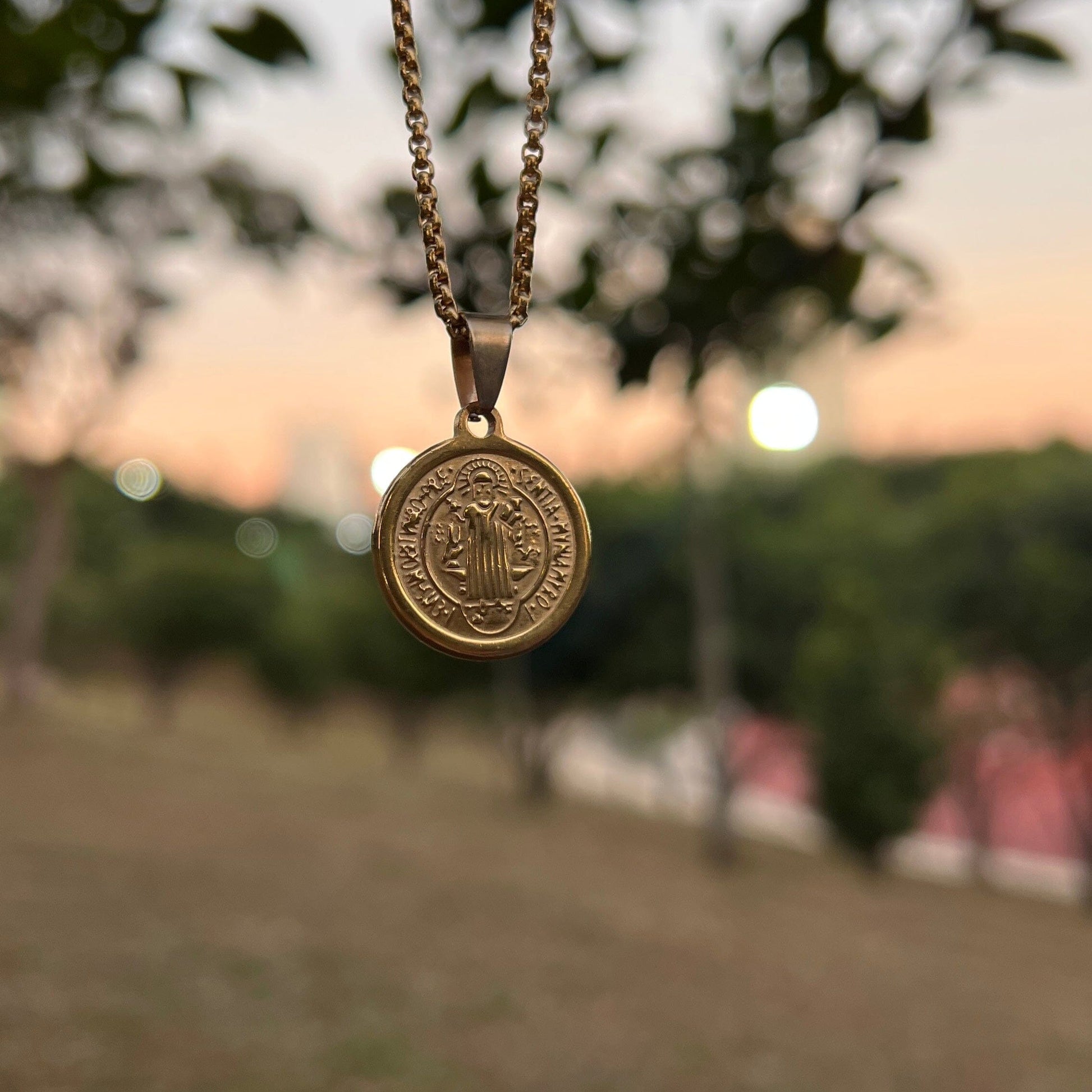 Colar Medalha São Bento Banhado Ouro 18k COLAR 11 Blueen Store 